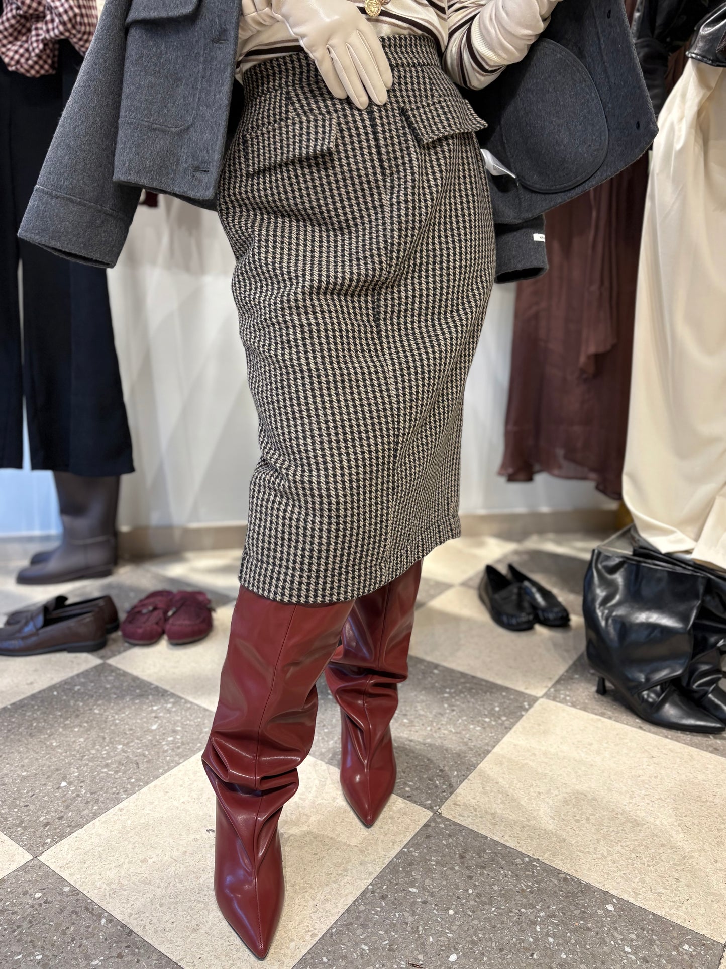 Gonna a matita check black and white