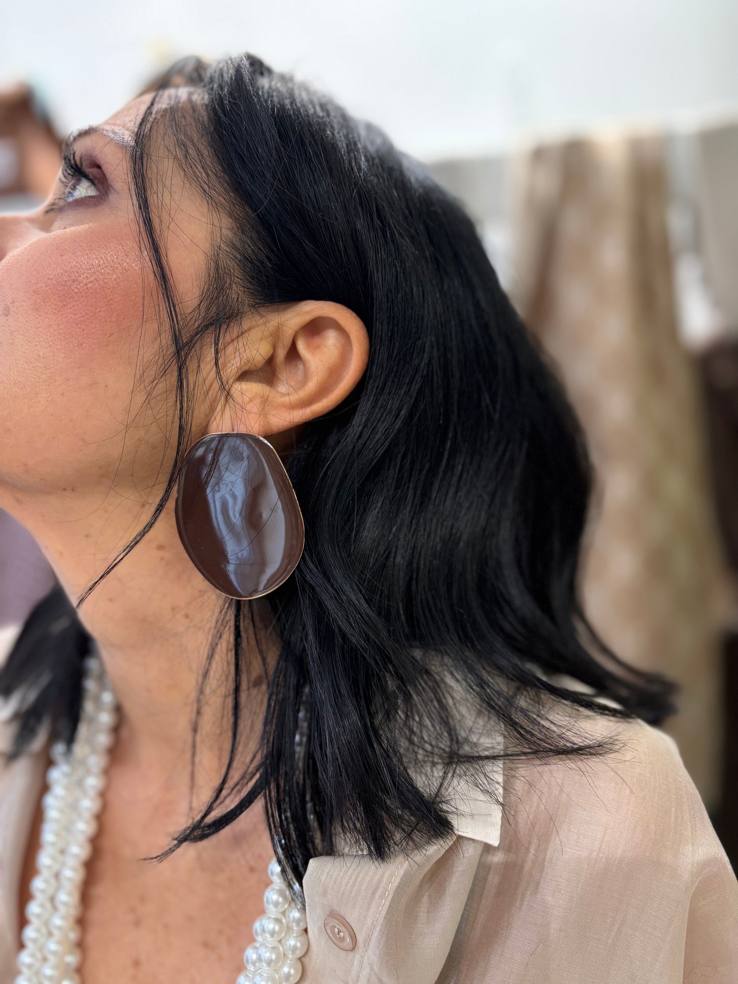 Orecchini smaltati a bottone ovali