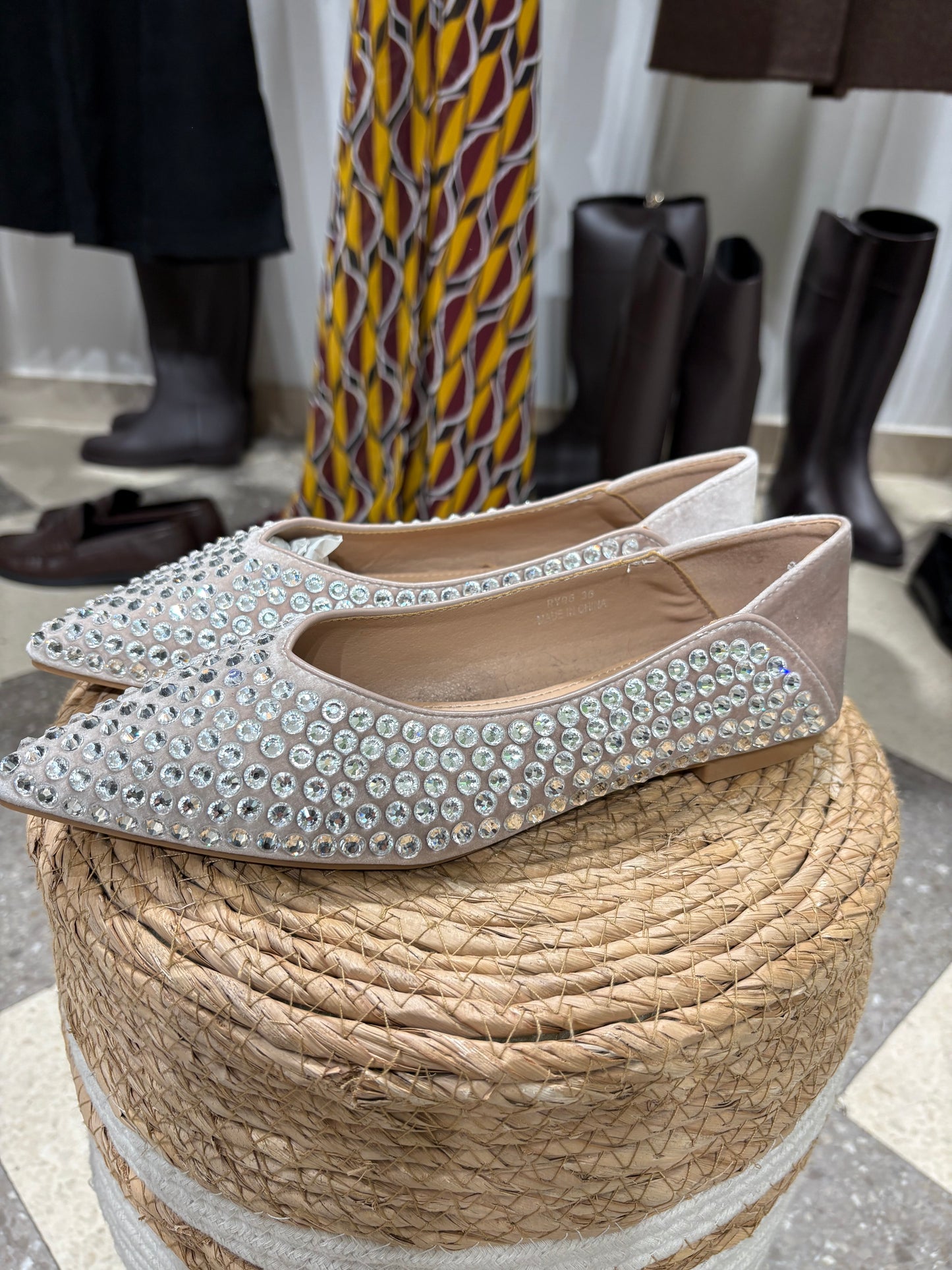 Ballerina a punta con applicazioni di strass