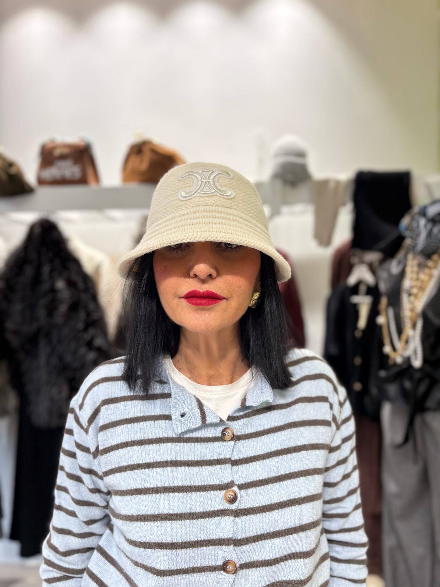 Cappellino in cashmere e viscosa