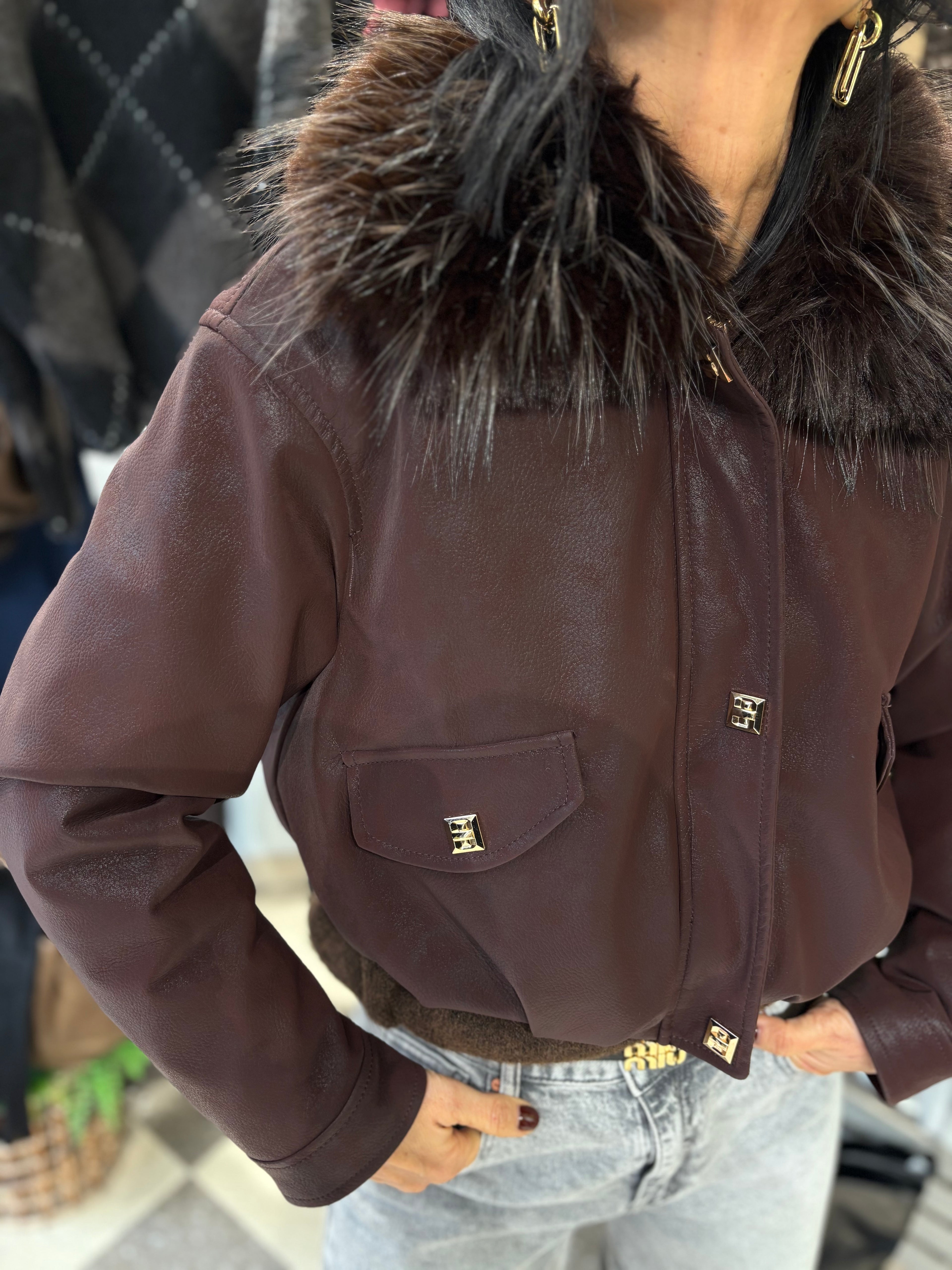 Bomber cropped con collo in eco fur