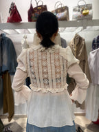 Blusa romantica con inserti crochet sabbia
