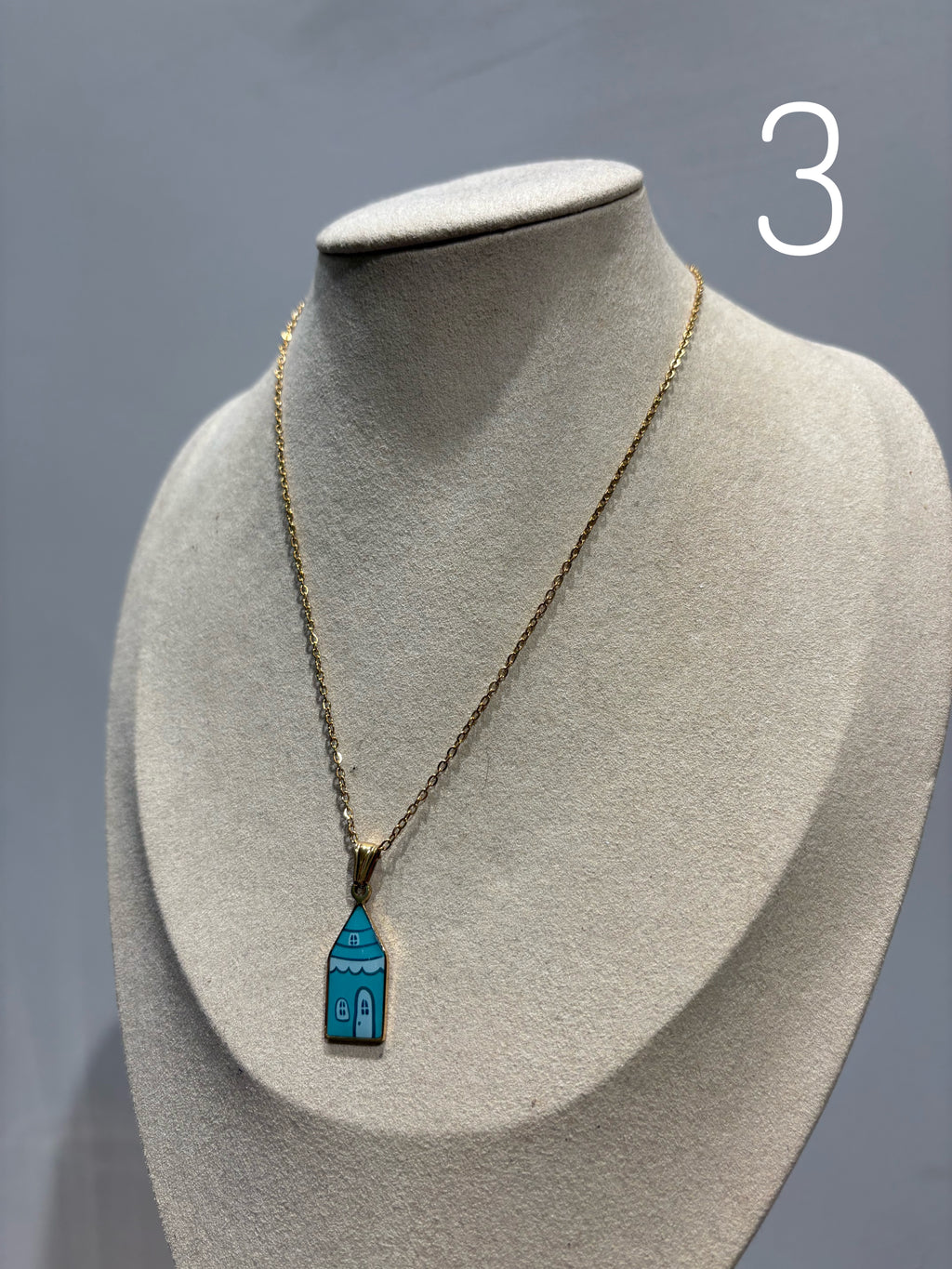 Collana con charm smaltato