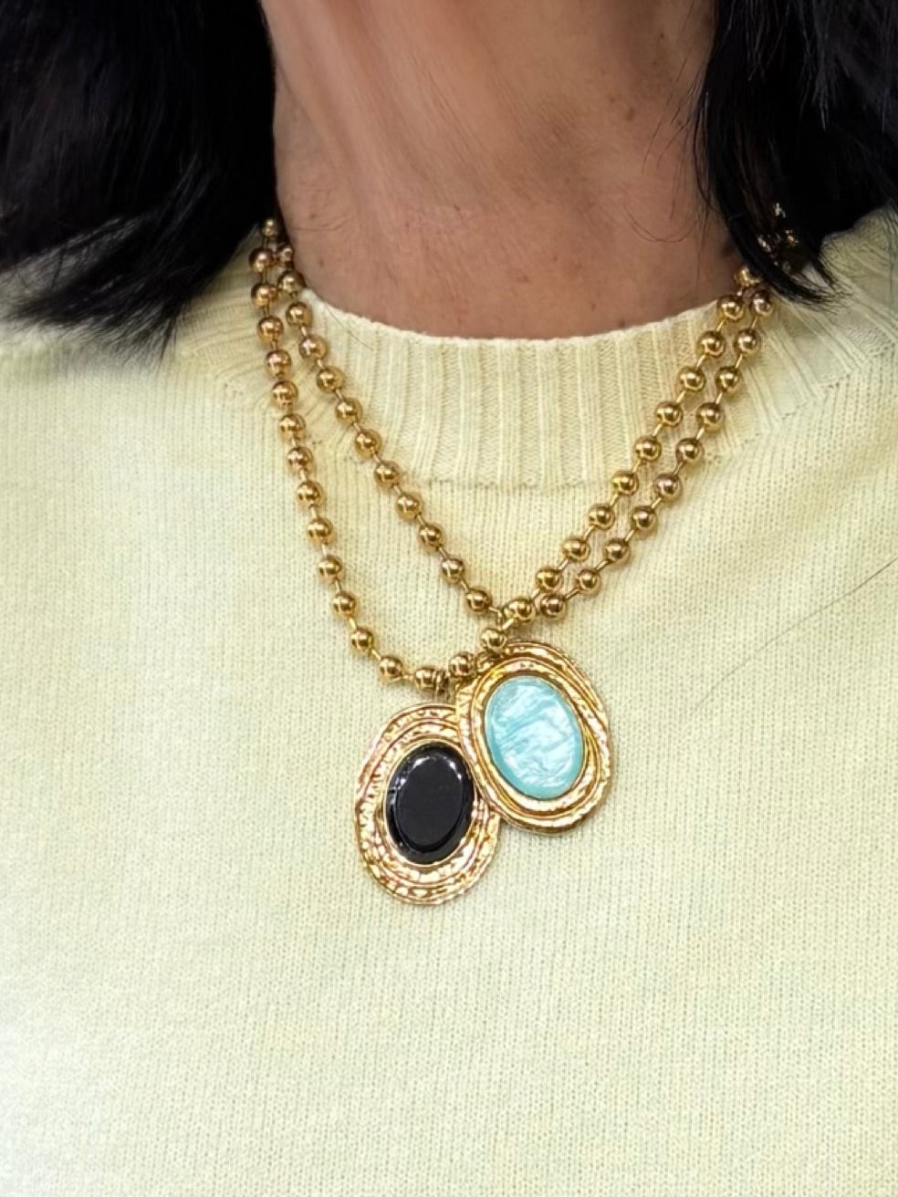 Collana con pietra nera