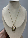 Collana con icona fiore ricamata