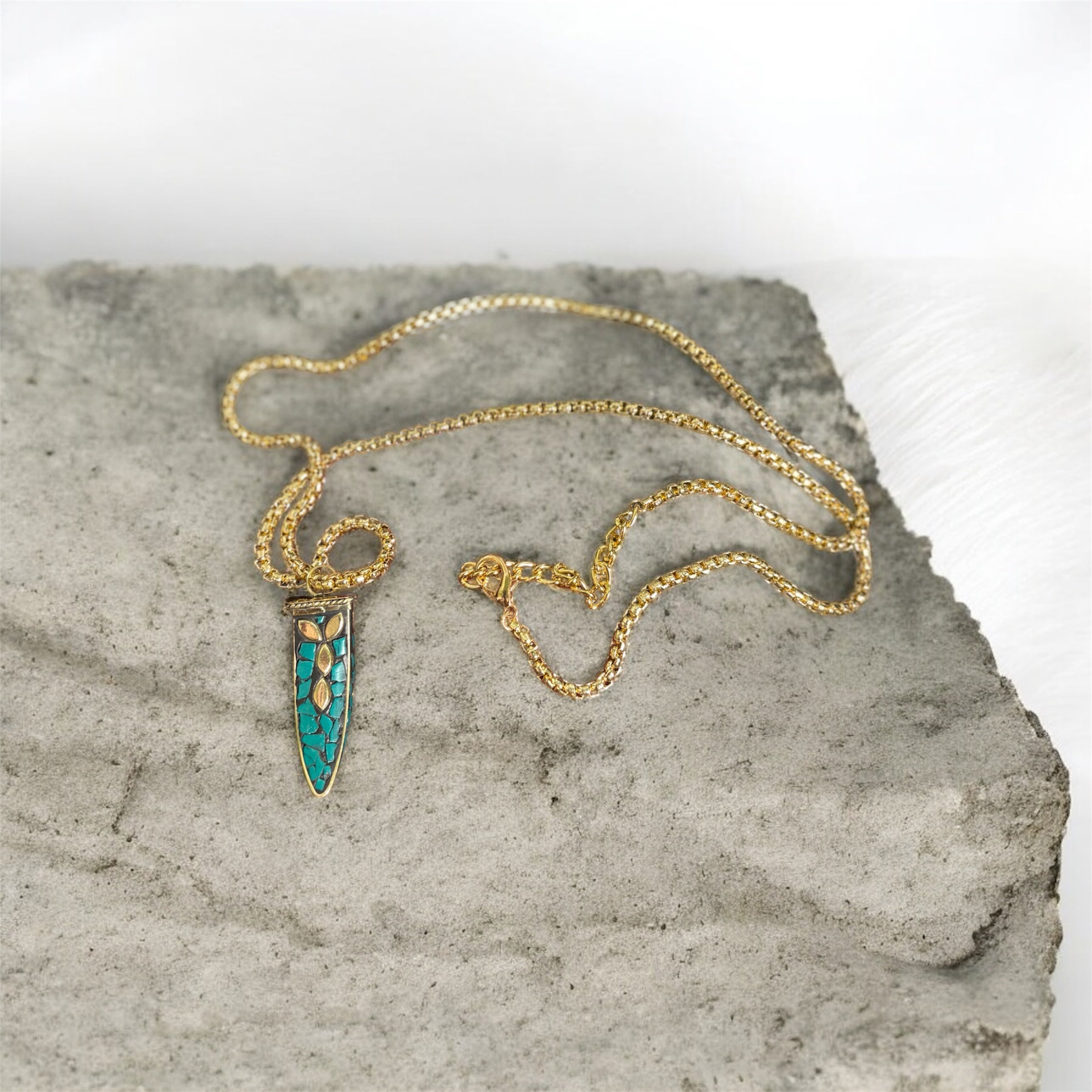 Corno emerald green con catena maglia box.