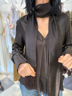 Blusa satin con skinny scarf Moro