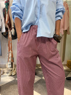 Pantalone gamba dritta con elastico in vita - micro righe rosse