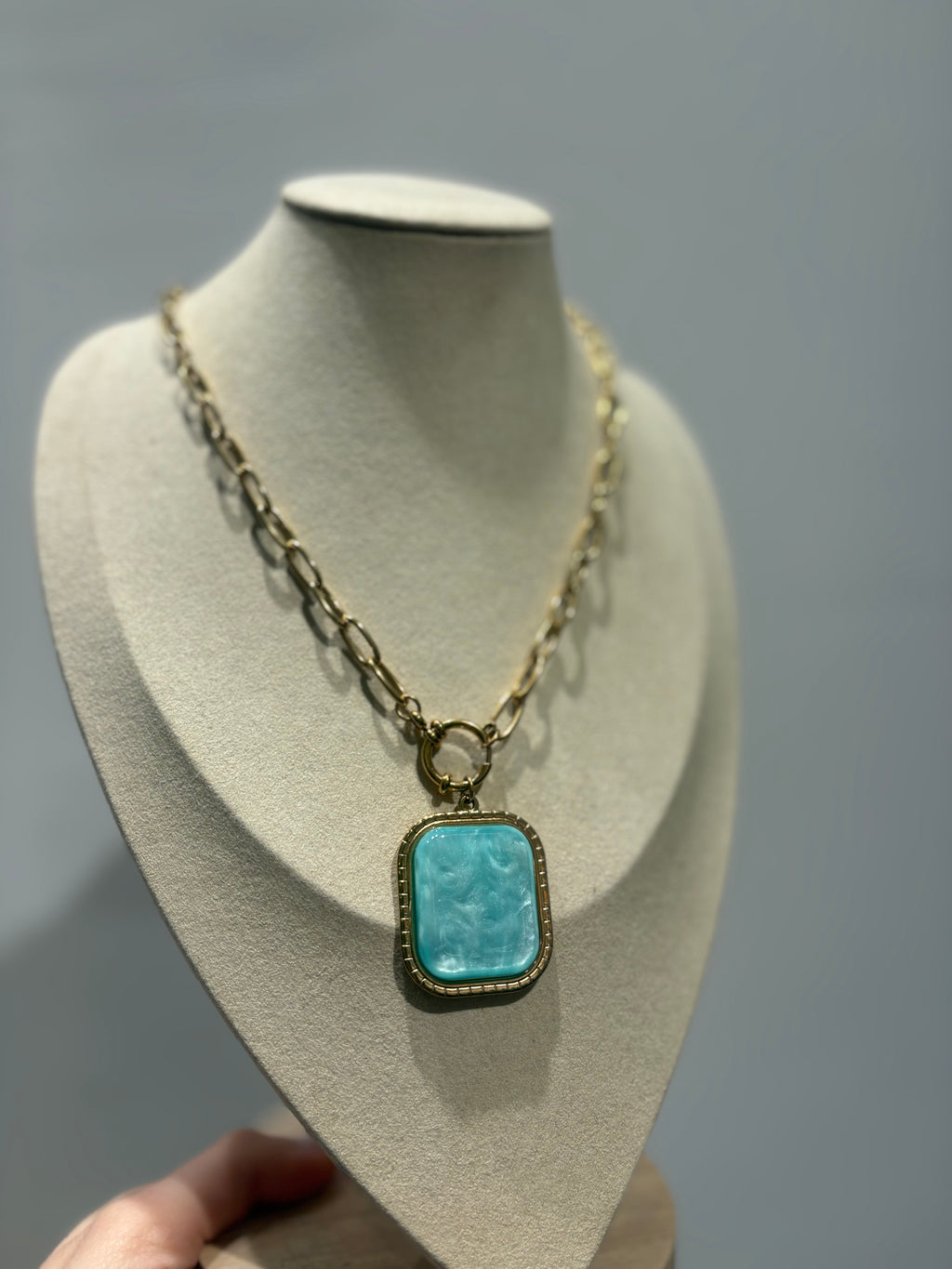 Collana con ciondolo pietra - due varianti colore