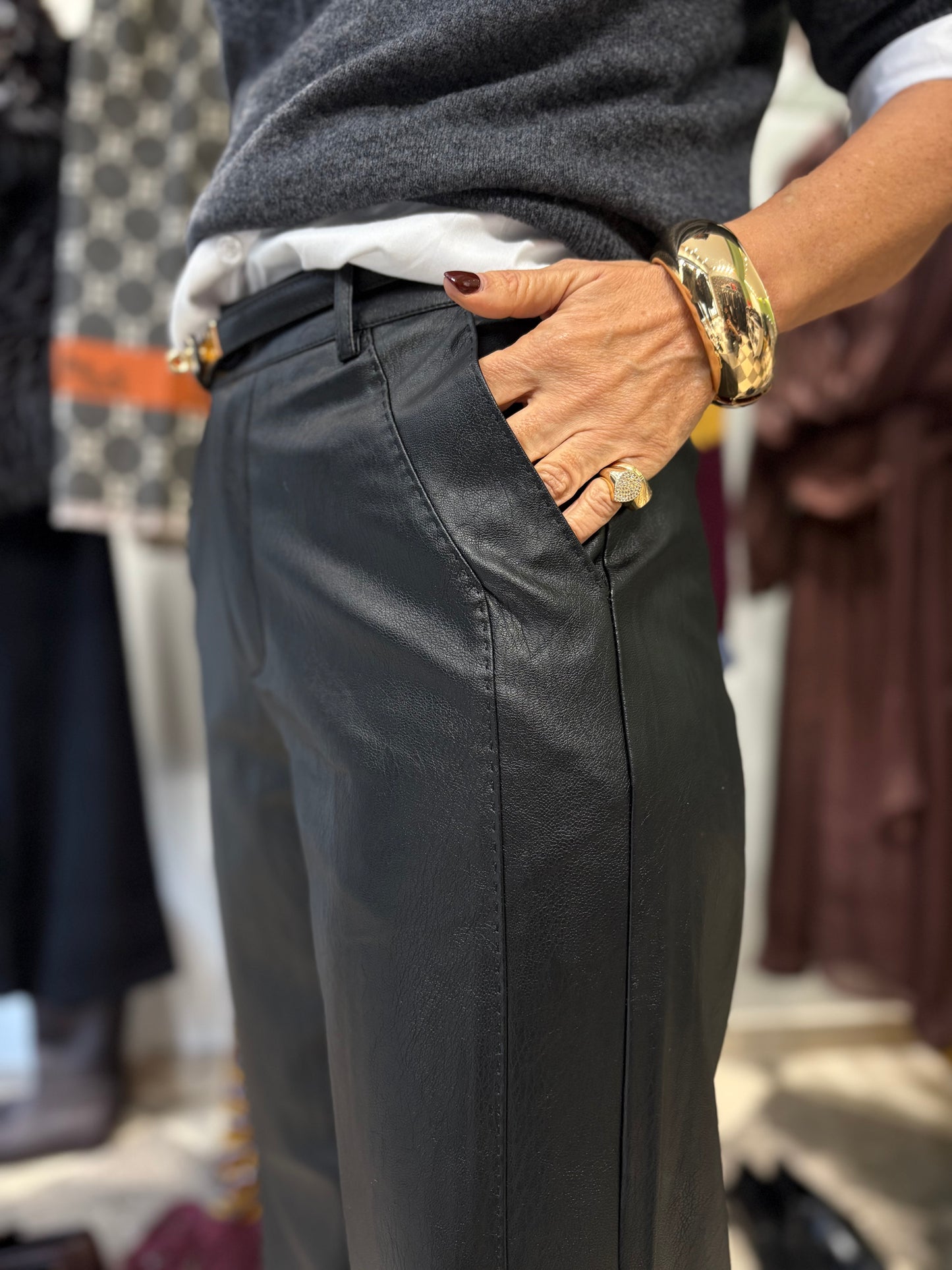 Pantalone in ecopelle effetto vintage