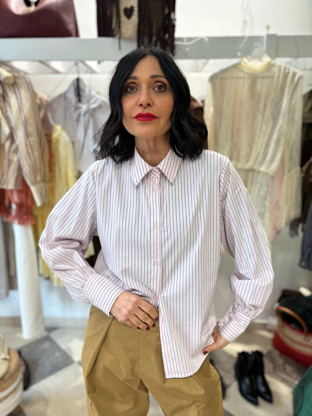 Camicia a righe con colletto classico