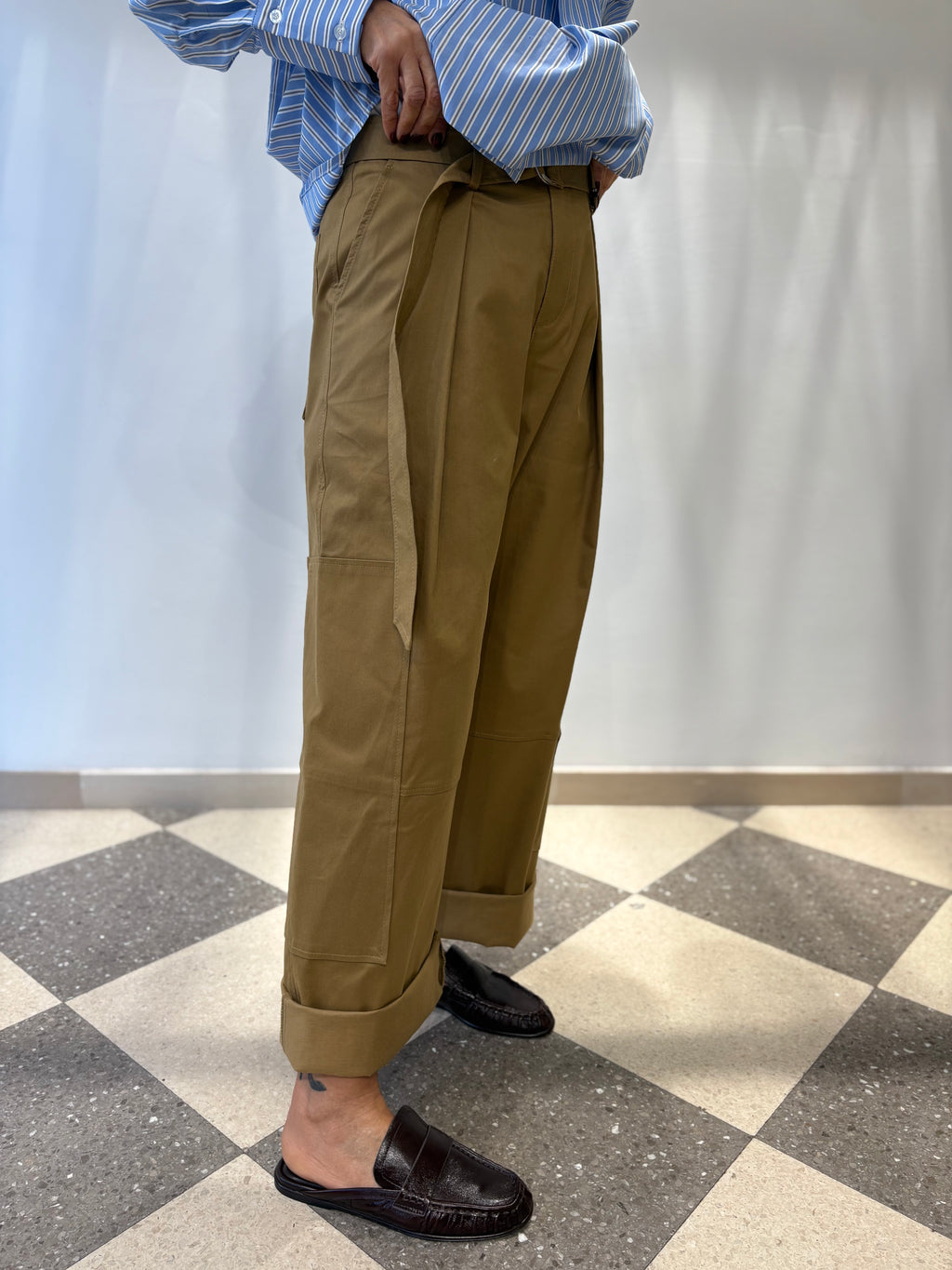 Pantalone modello cargo olio