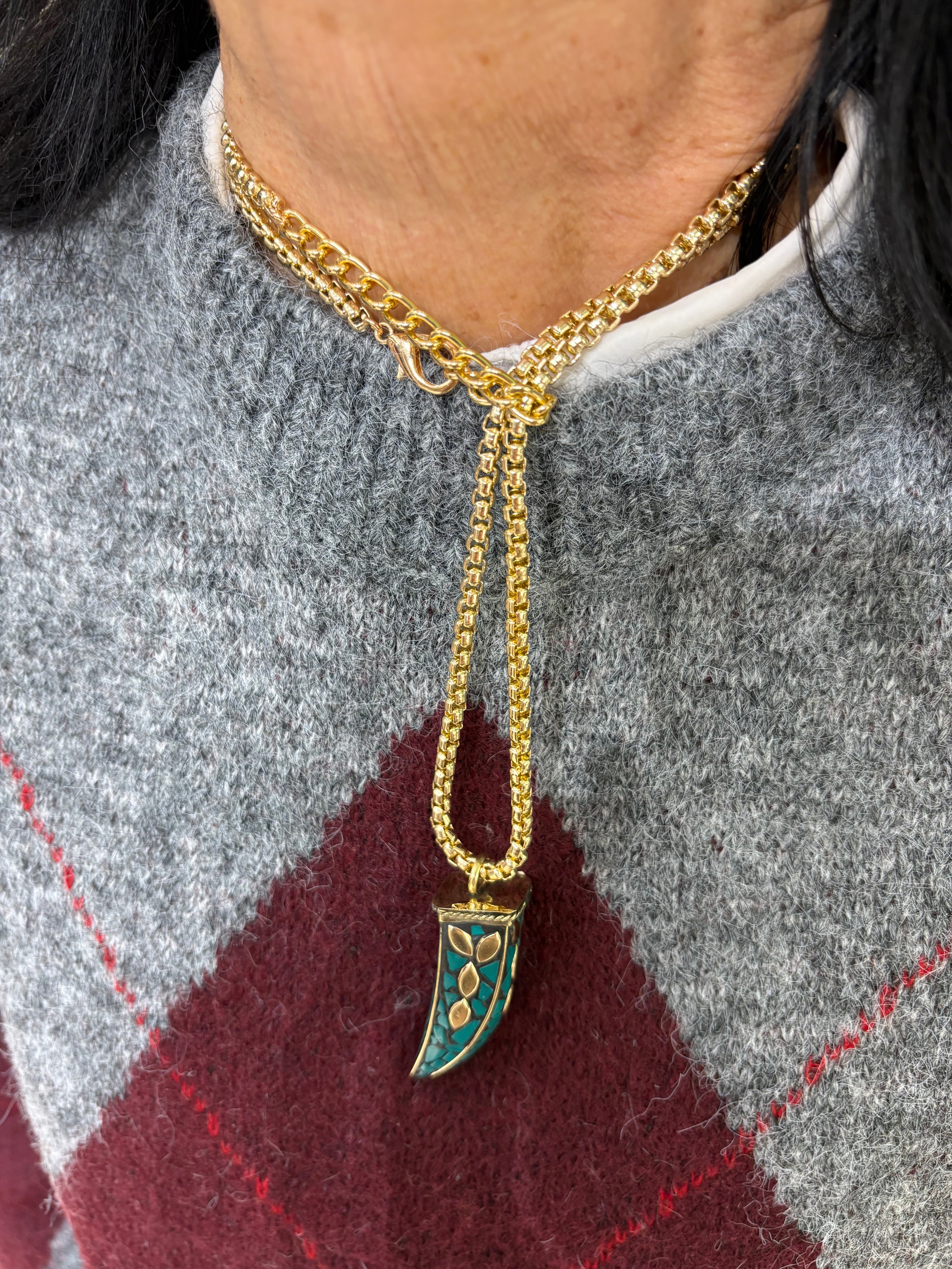 Corno emerald green con catena maglia box.