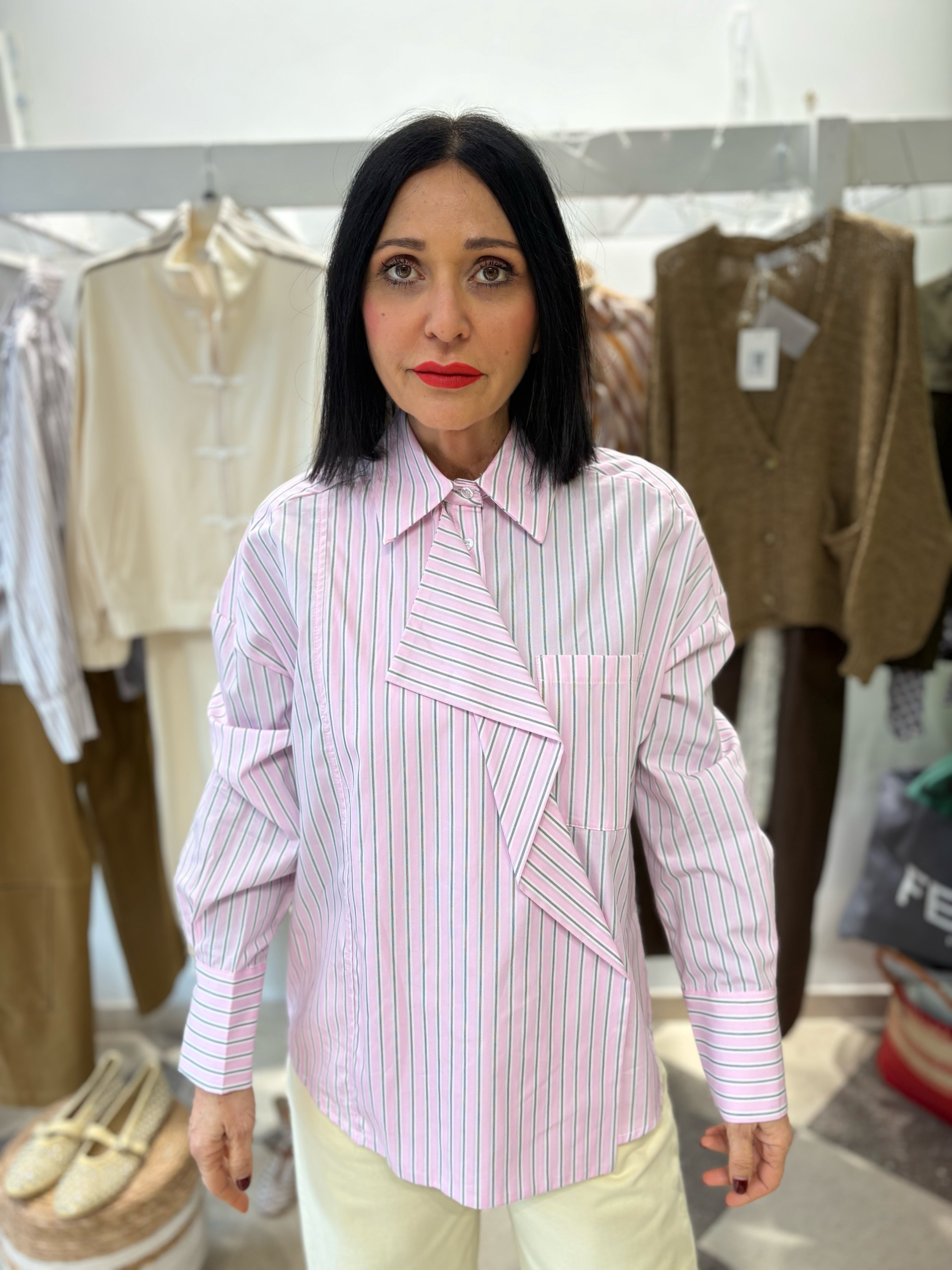 Camicia asimmetrica fondo rosa