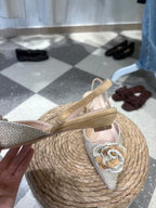 Ballerina slingback intrecciata con fiore applicato