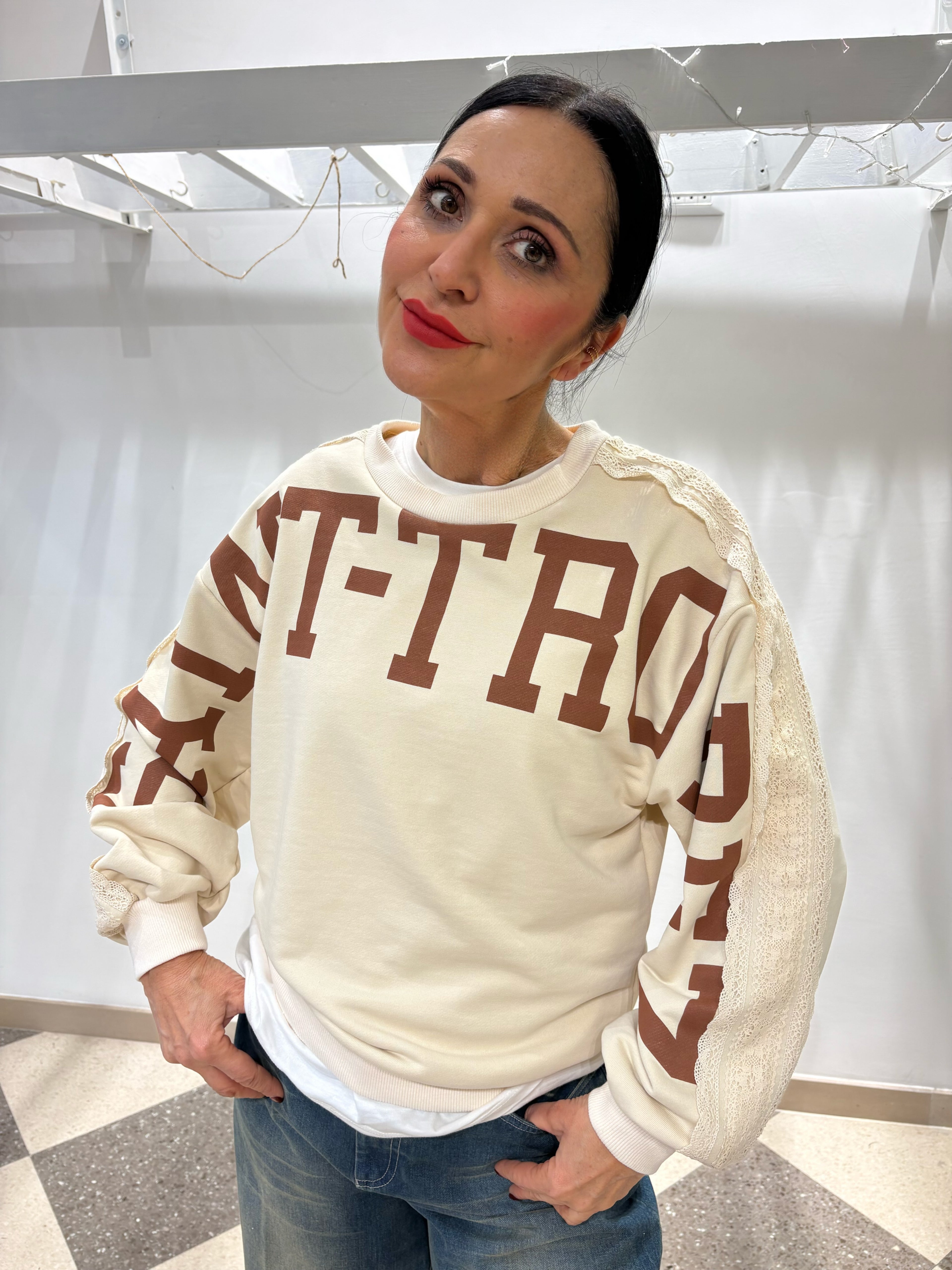 Motel felpa Saint Tropez con dettagli pizzo su spalle e maniche