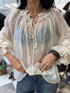 Blusa leggera avorio con rouches e laccetti