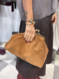 Maxi clutch in camoscio