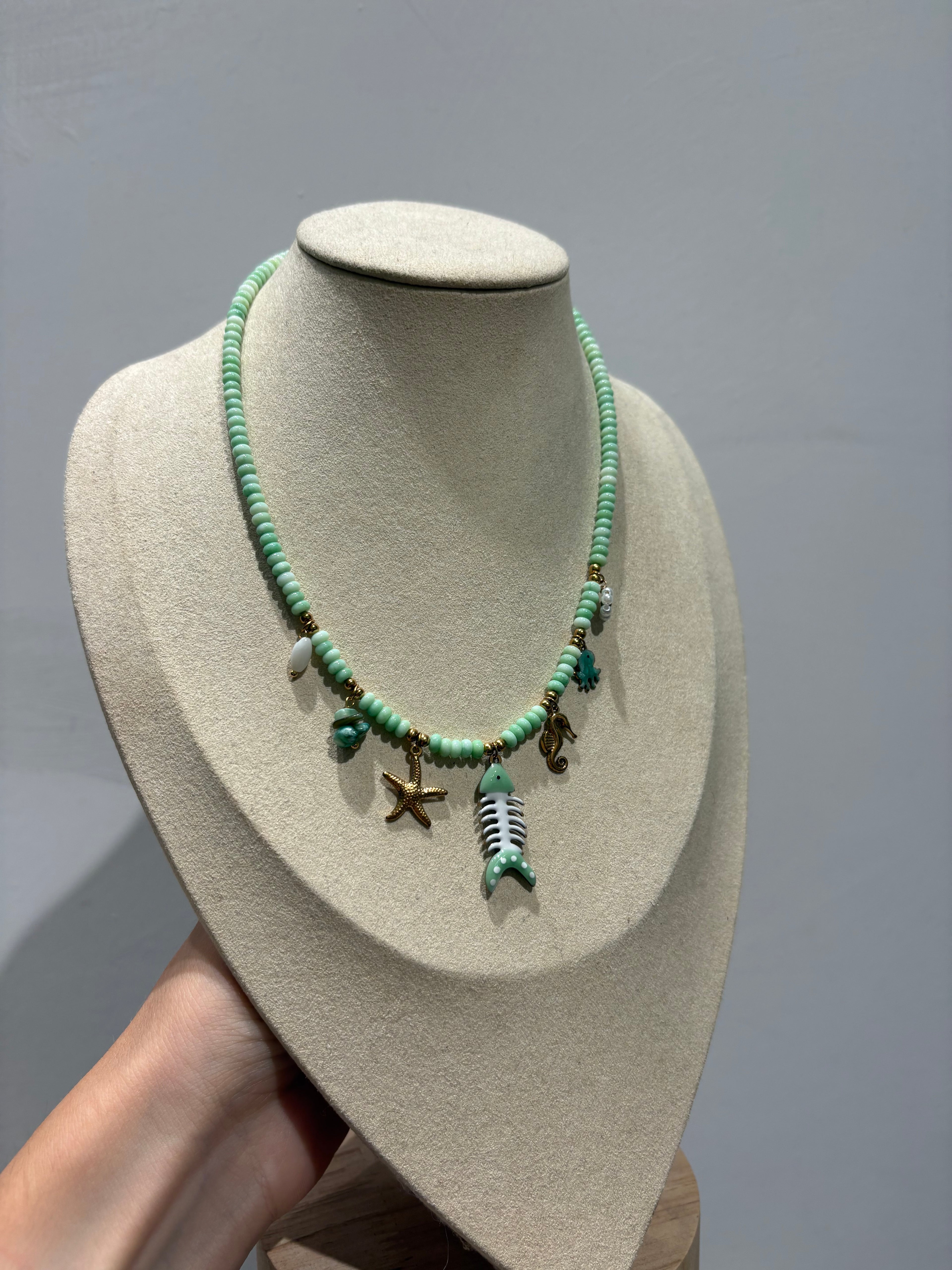 Collana turchese con charm lisca di pesce