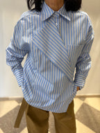 Camicia a righe con taglio asimmetrico