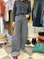 Denim vita alta gamba ampia e maxi risvolto