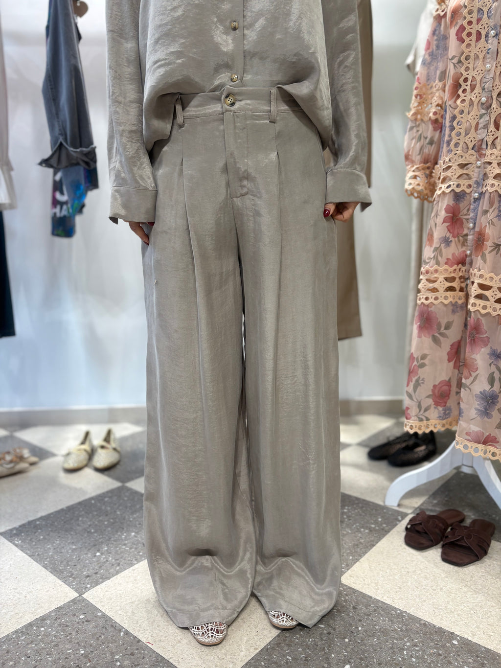 Pantalone scivolato con elastico in vita