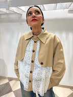 Motel trench con dettaglio pizzo