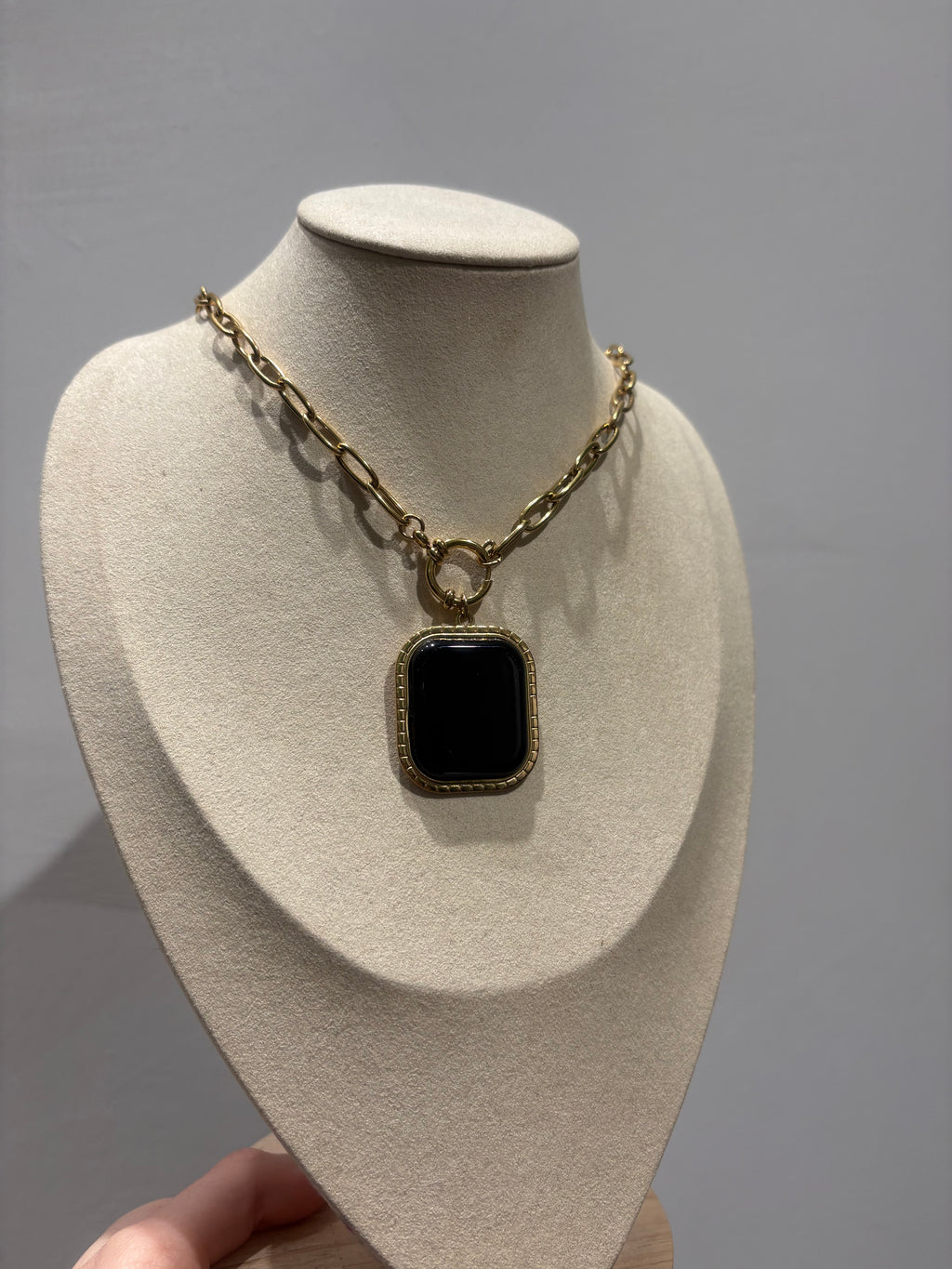 Collana con ciondolo pietra - due varianti colore