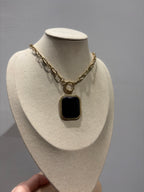 Collana con ciondolo pietra - due varianti colore
