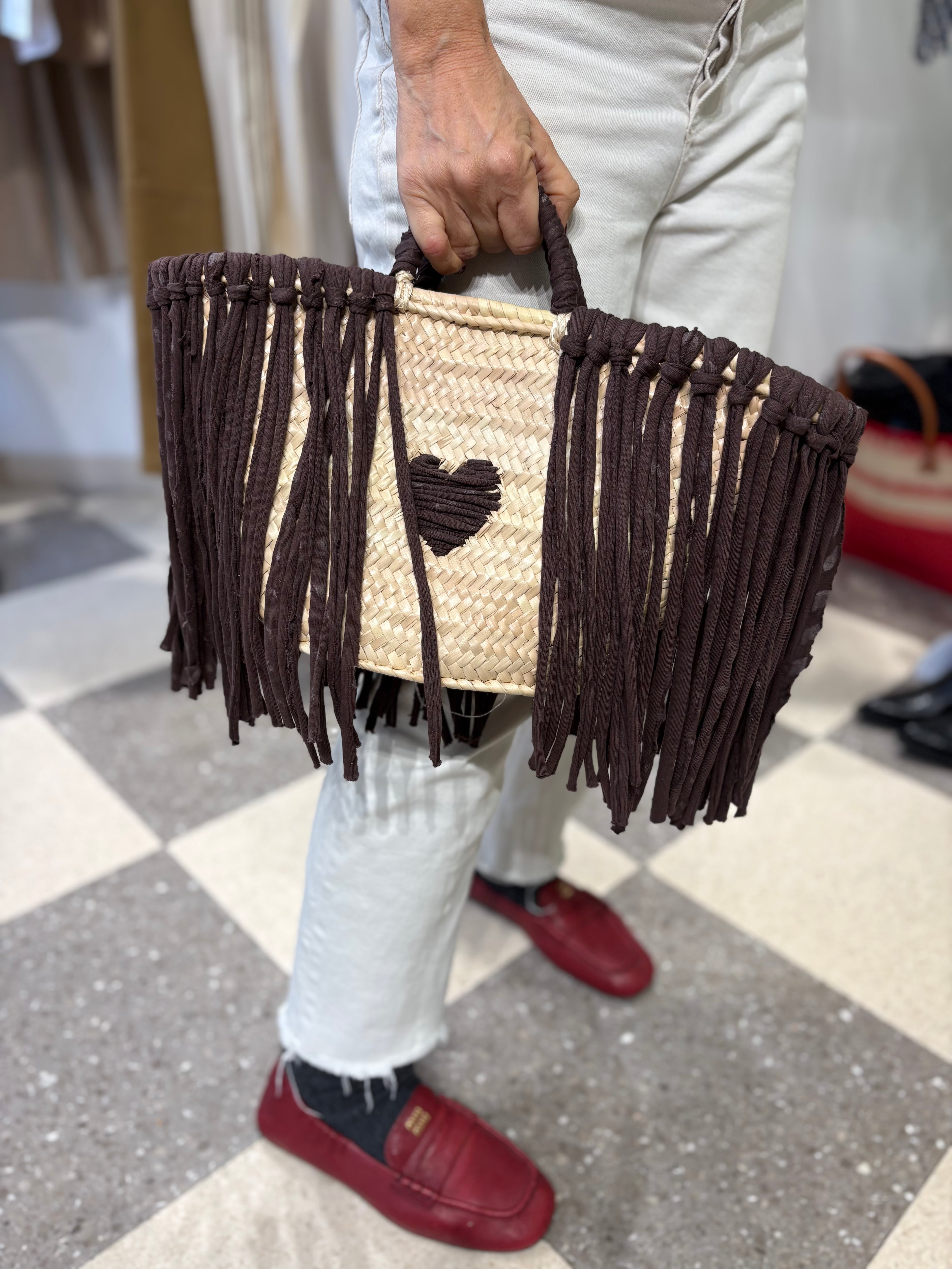 Bella Lecce | Cesta in paglia intrecciata a mano frange cioccolato
