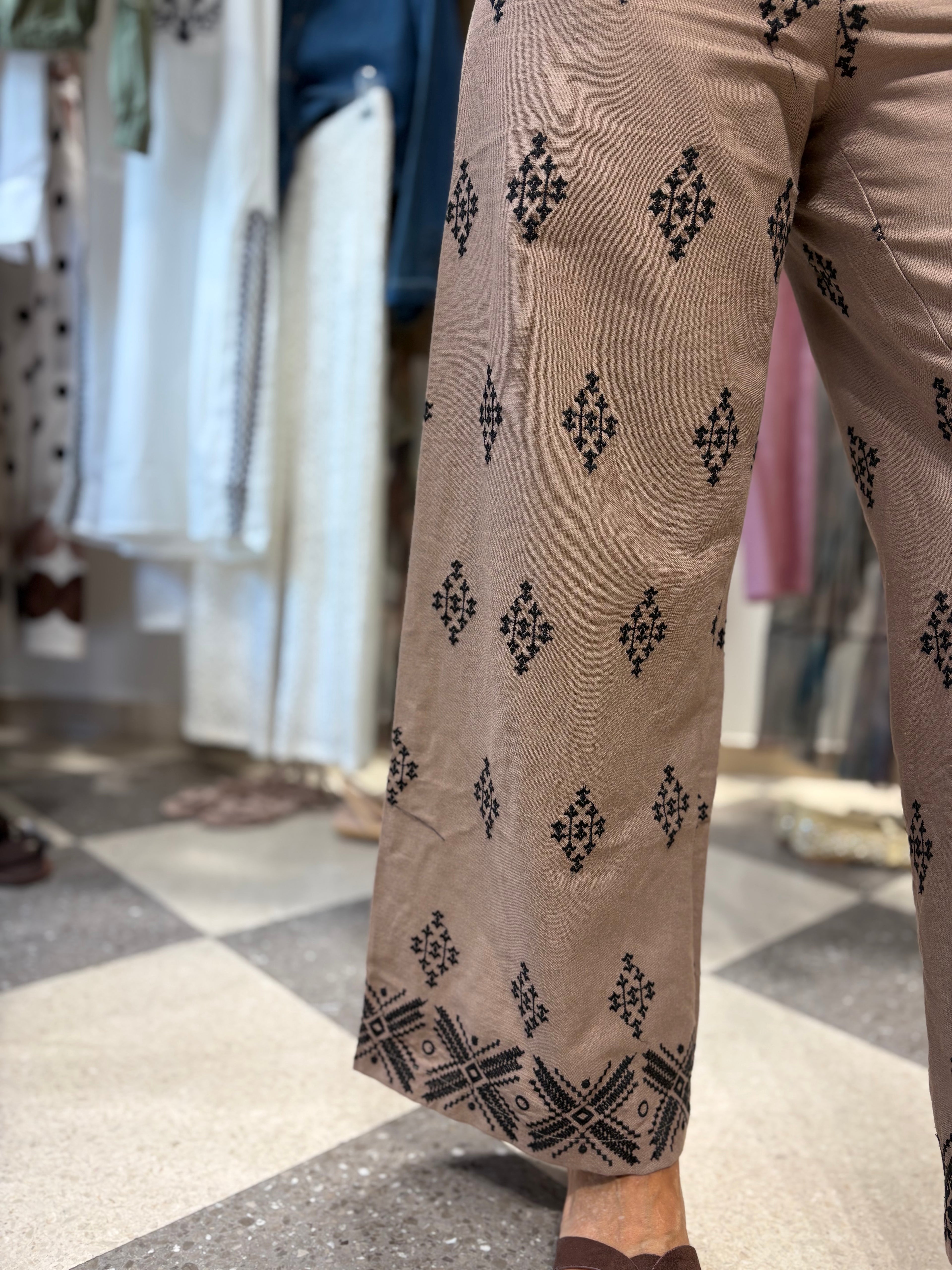 Pantalone palazzo ricamato