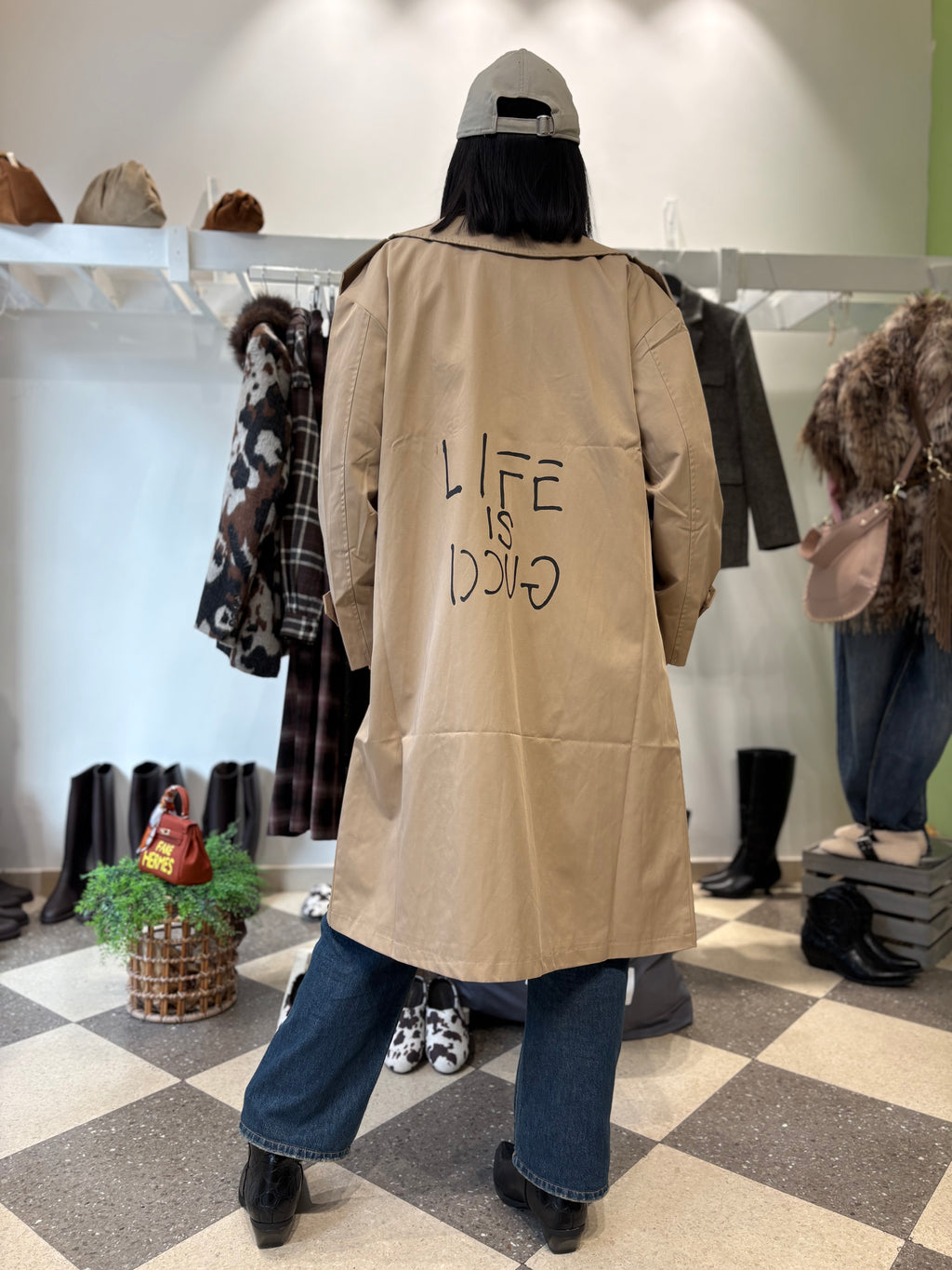 Trench custom dipinto a mano Life is Gucci