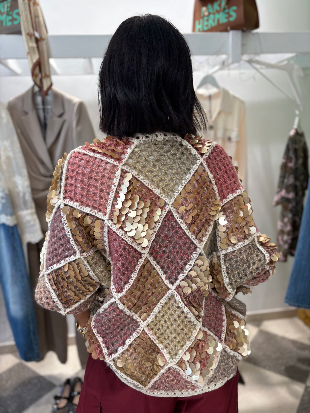 Cardigan crochet con maxi paillettes