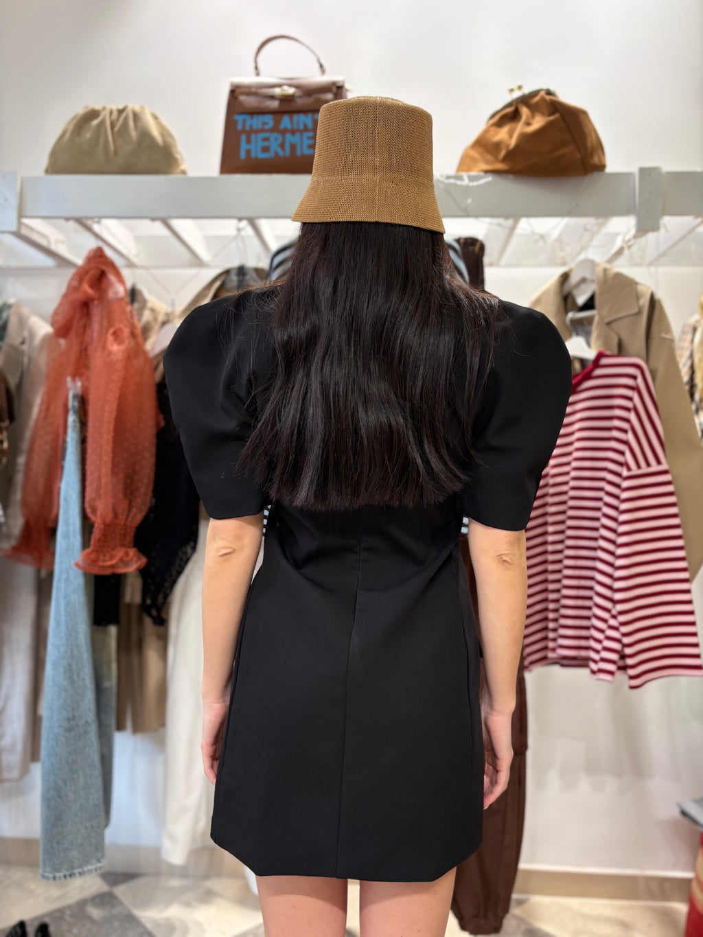 Abitino strutturato con maniche a sbuffo