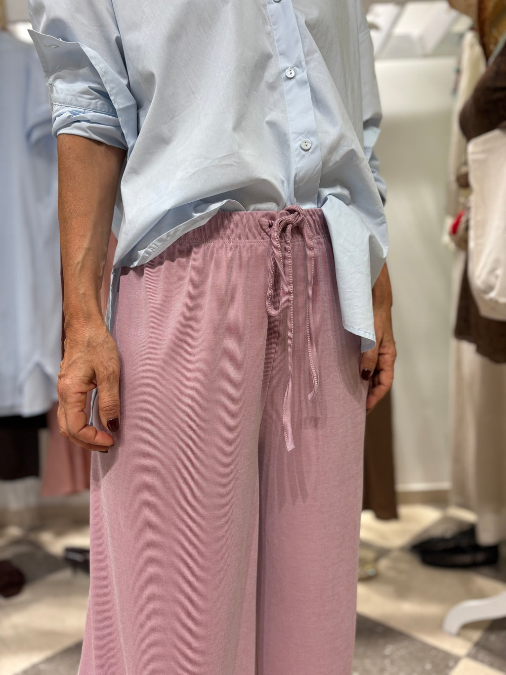 Pantalone palazzo micro riga rossa