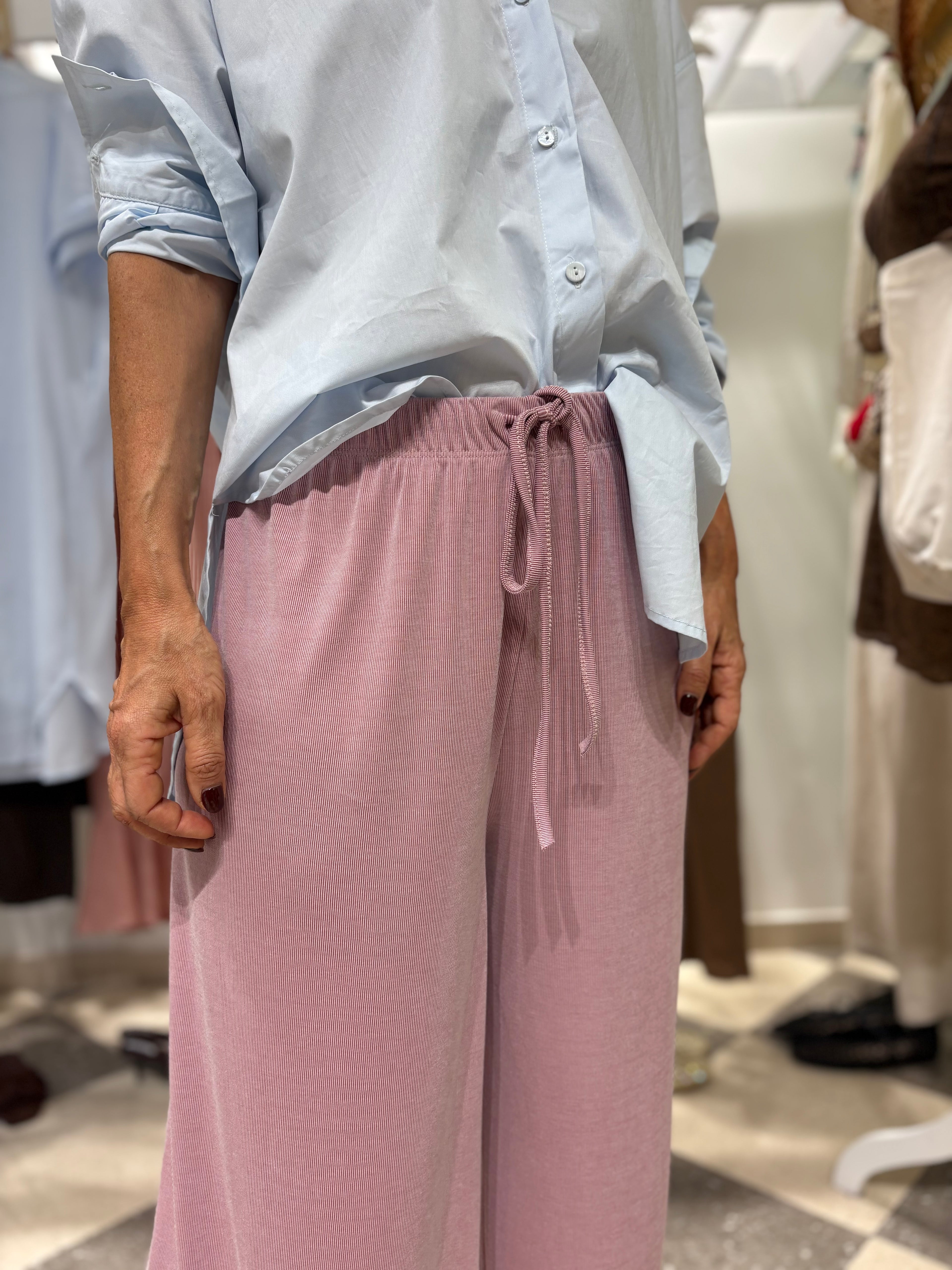 Pantalone palazzo micro riga rossa