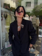 Blazer nero con applicazioni gioiello
