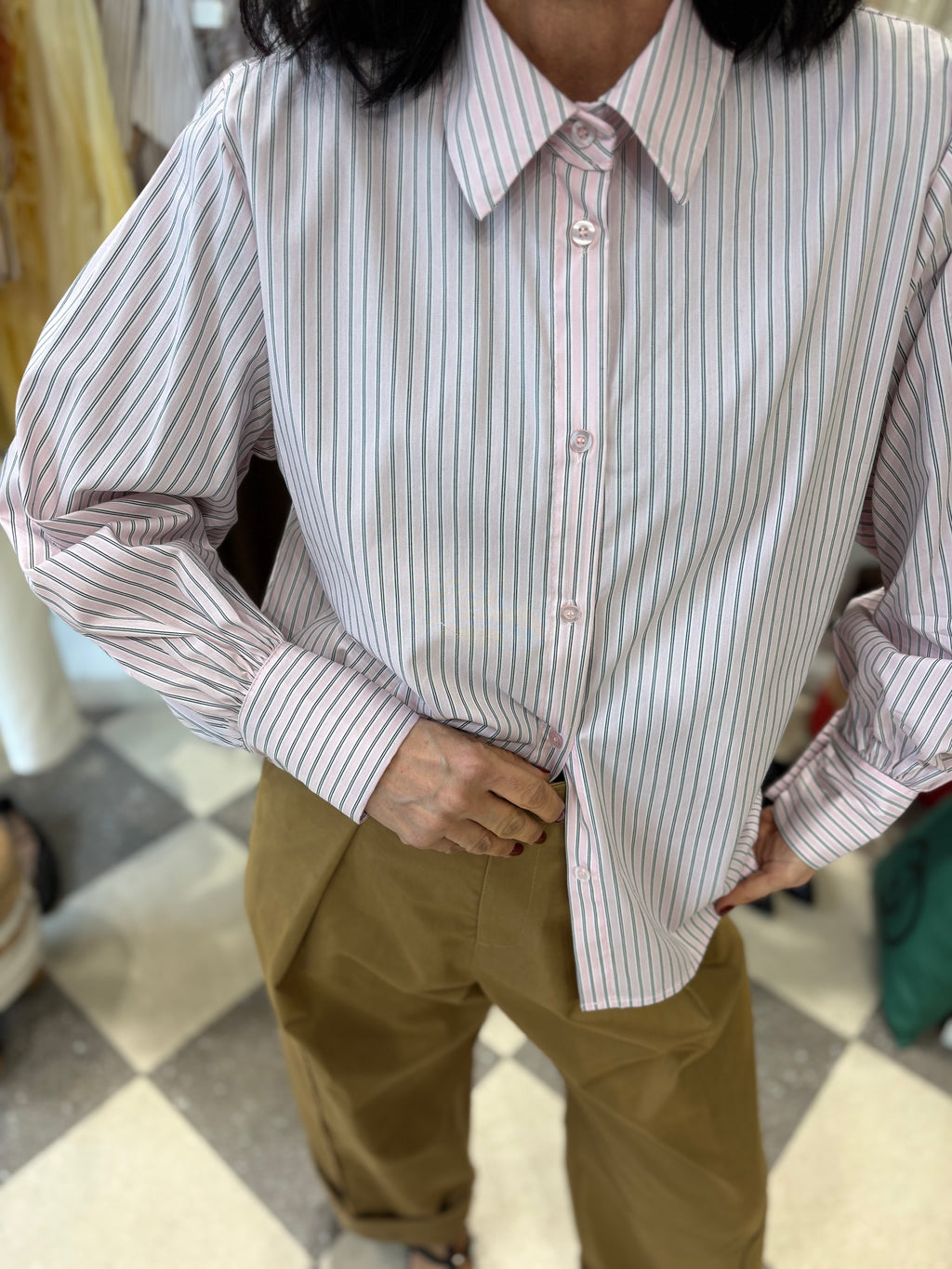 Camicia a righe con colletto classico