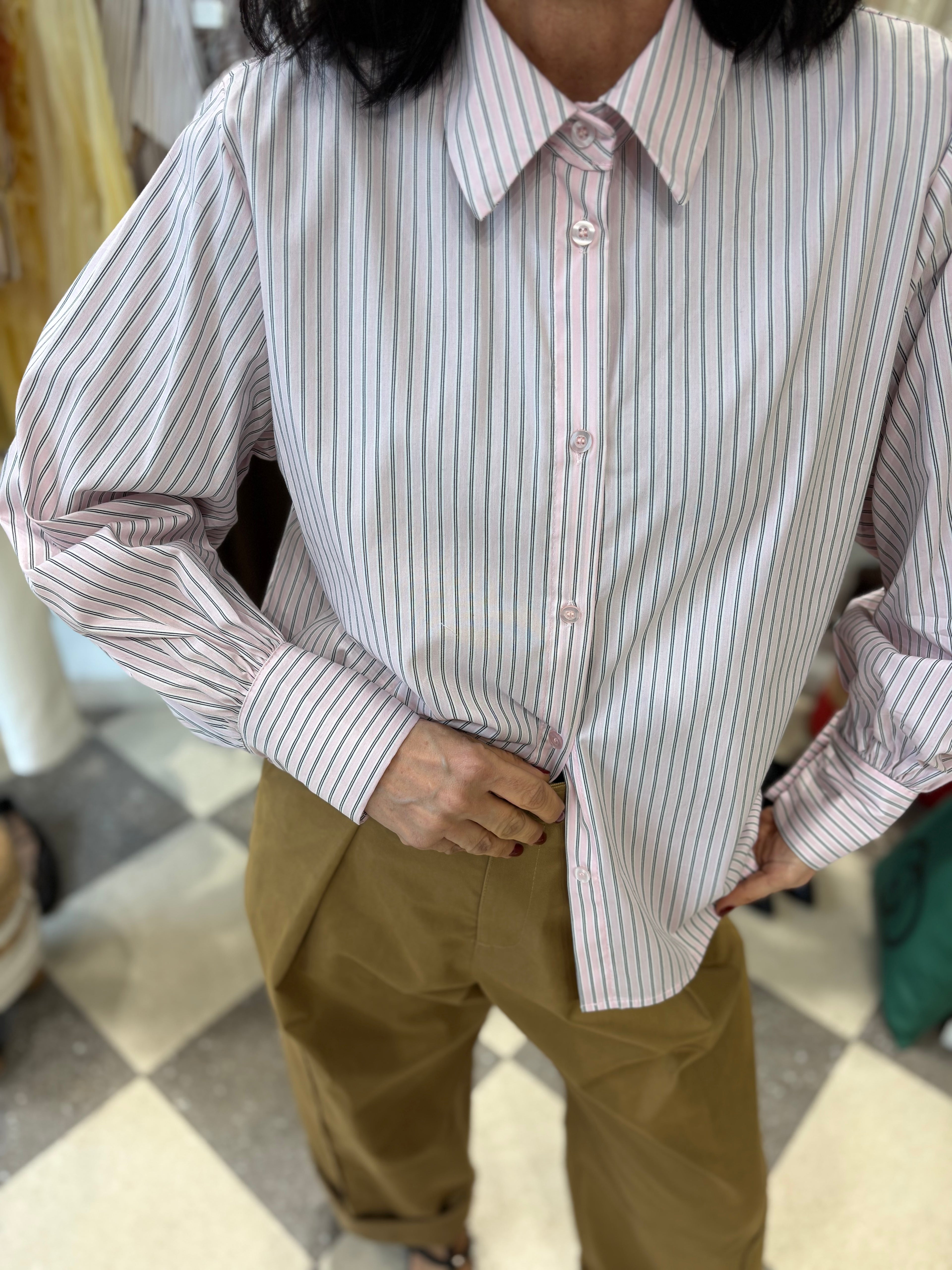 Camicia a righe con colletto classico