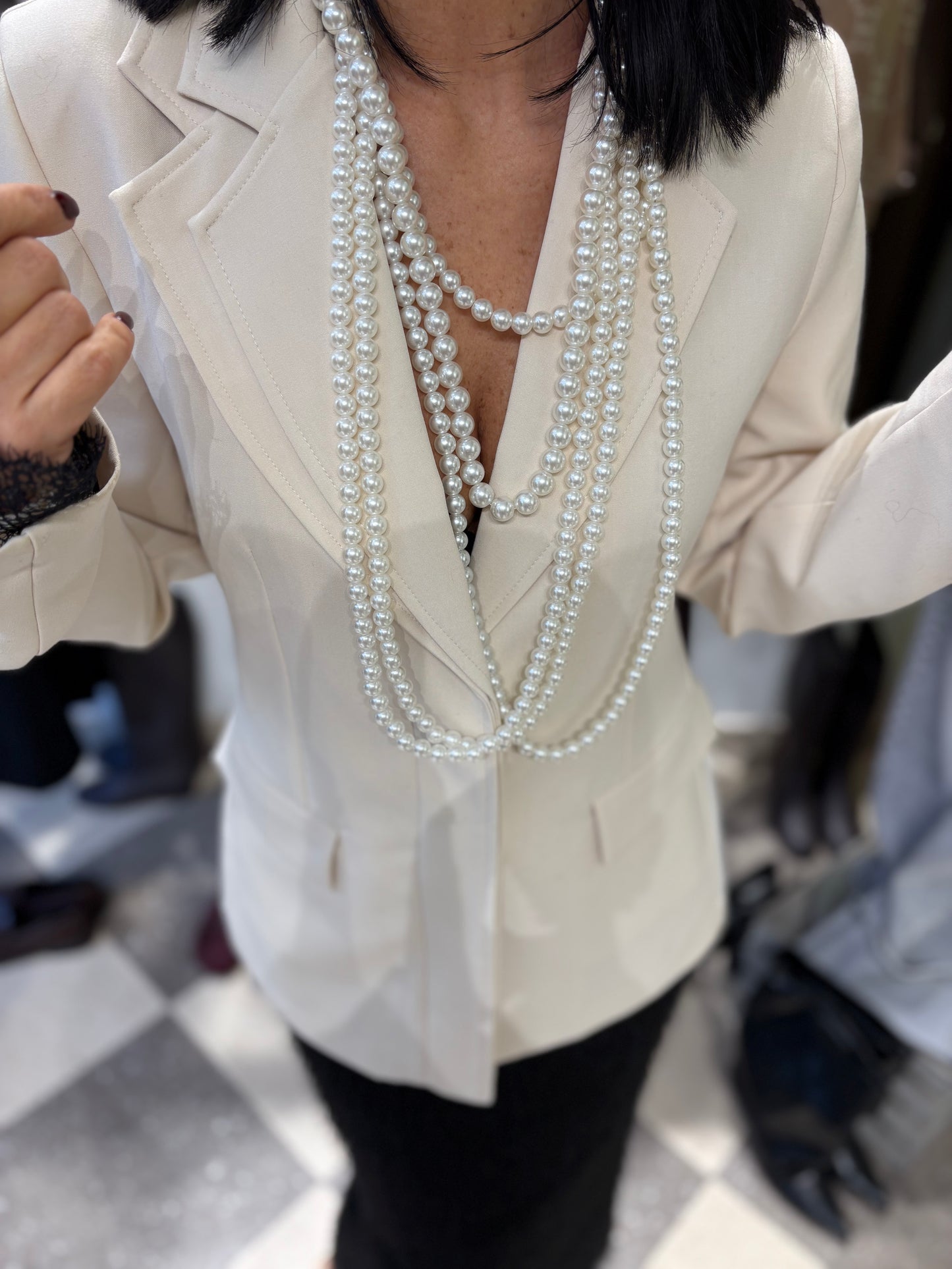 Blazer sciancrato con dettagli in pizzo