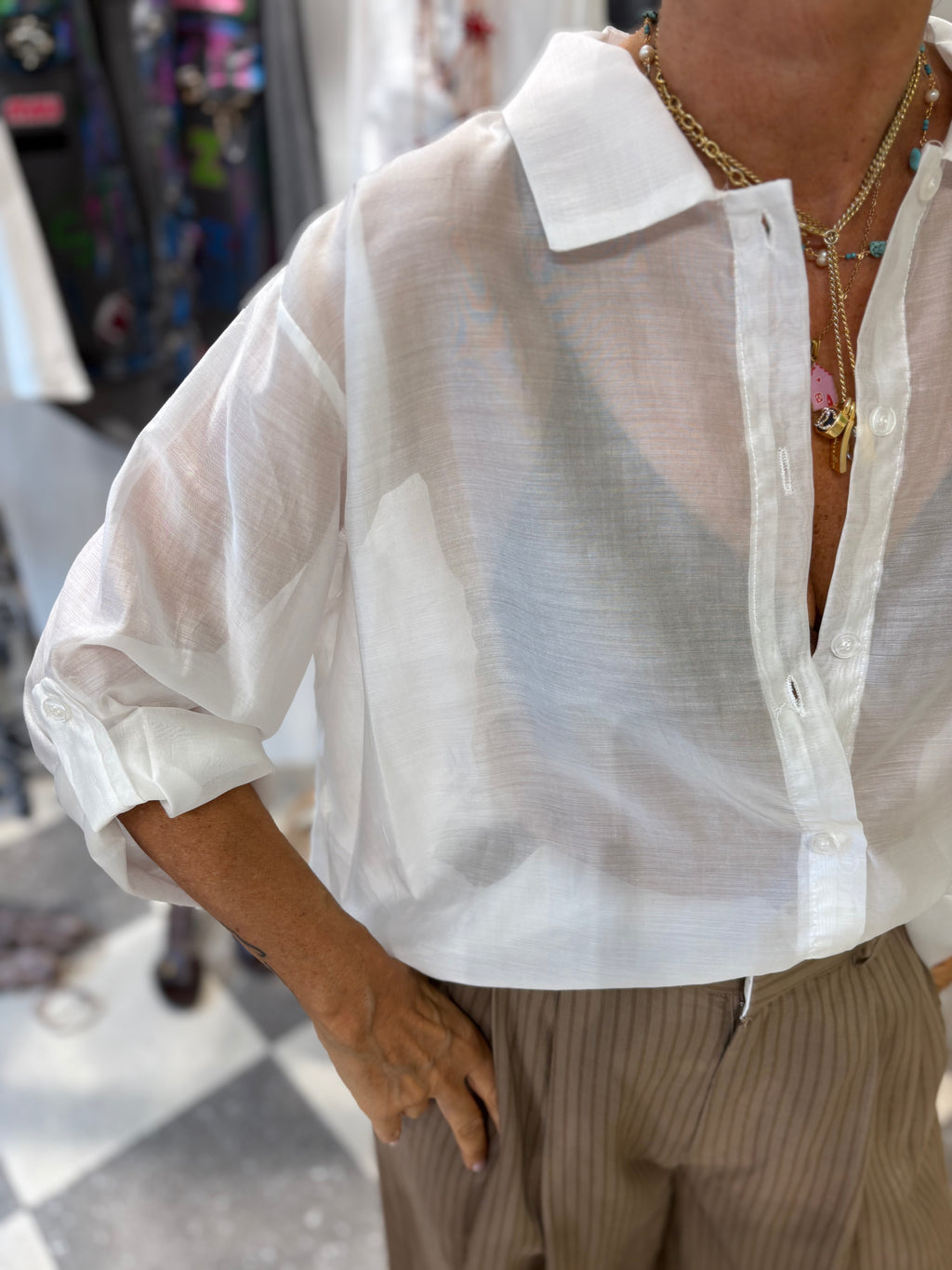 Camicia over light
