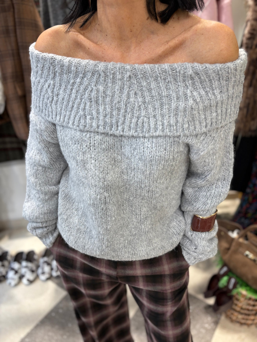 Motel maglione spalle scese