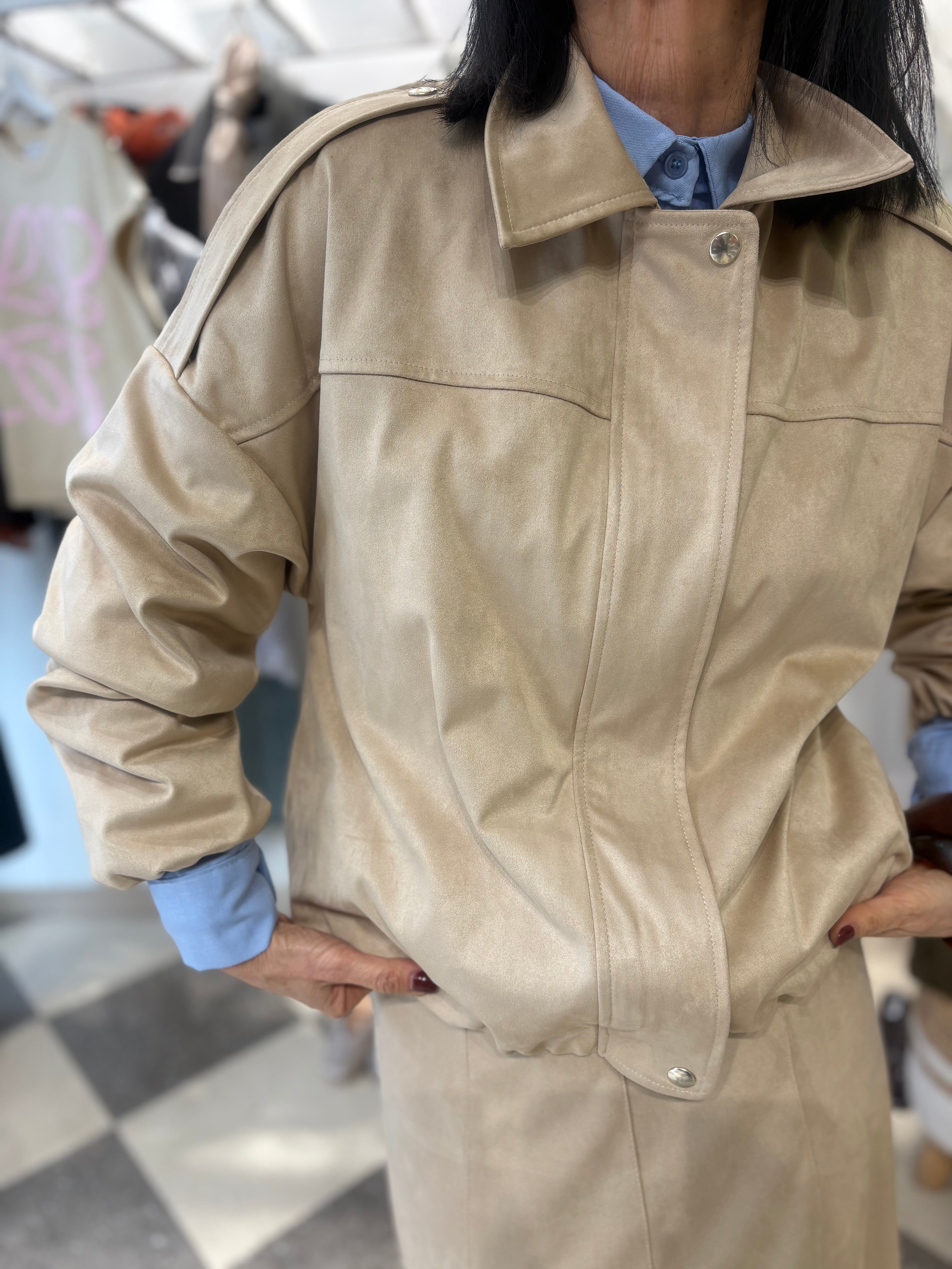 Bomber in eco camoscio color sabbia