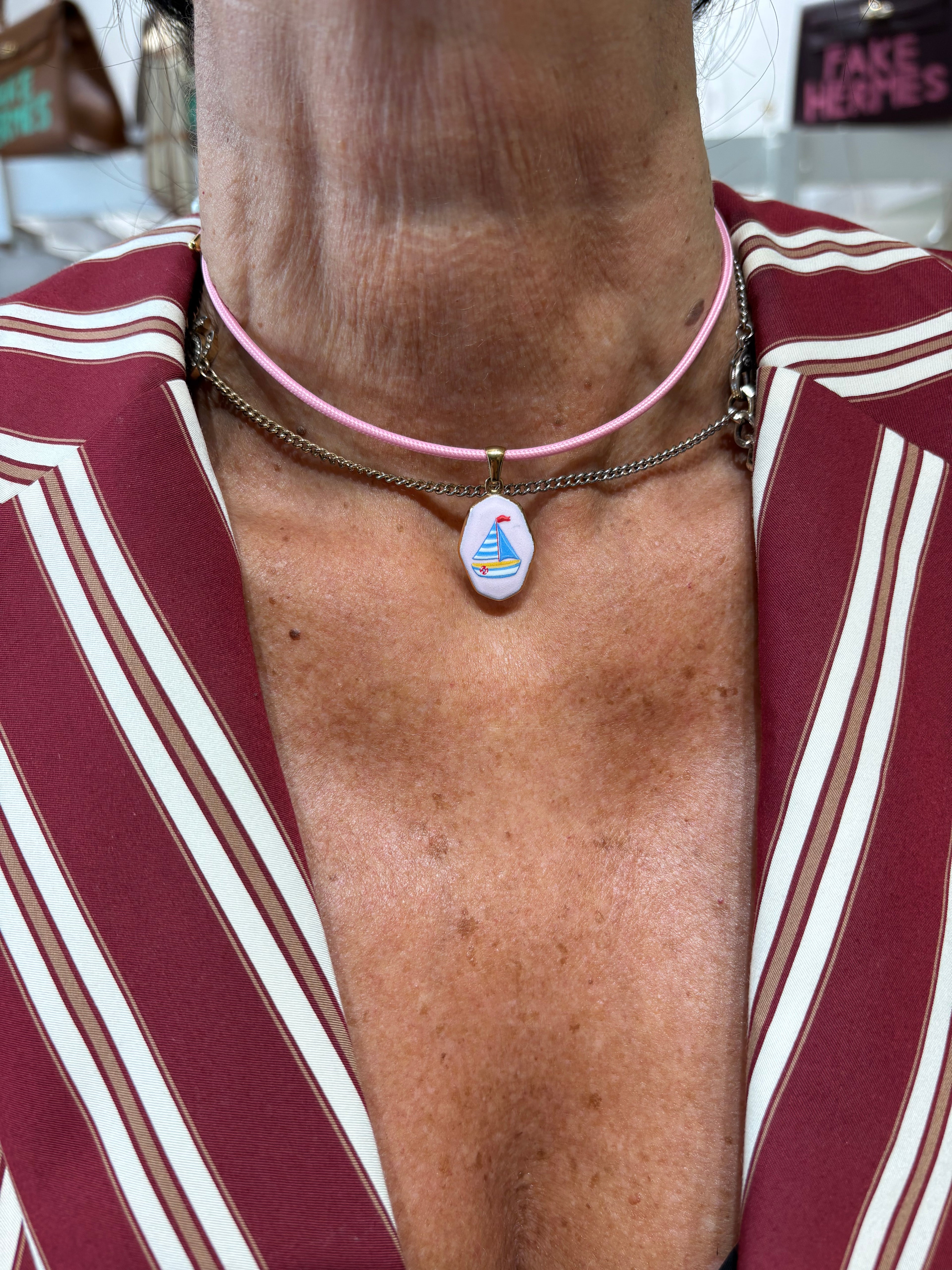 Chocker magnetico con charm smaltato