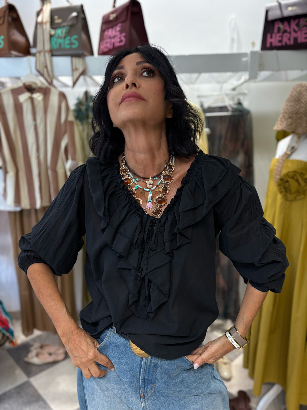 Blusa con volant e maniche a sbuffo