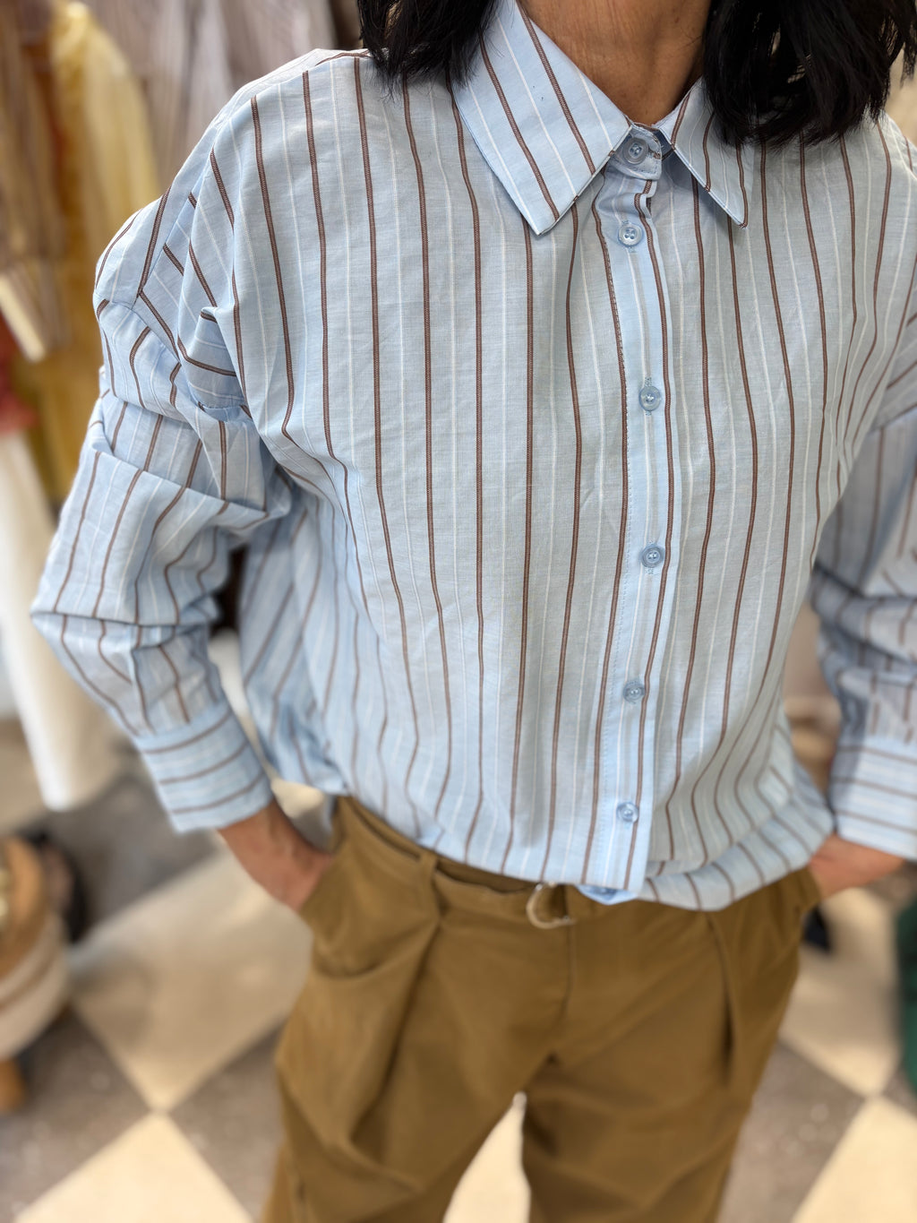 Camicia a righe con colletto classico