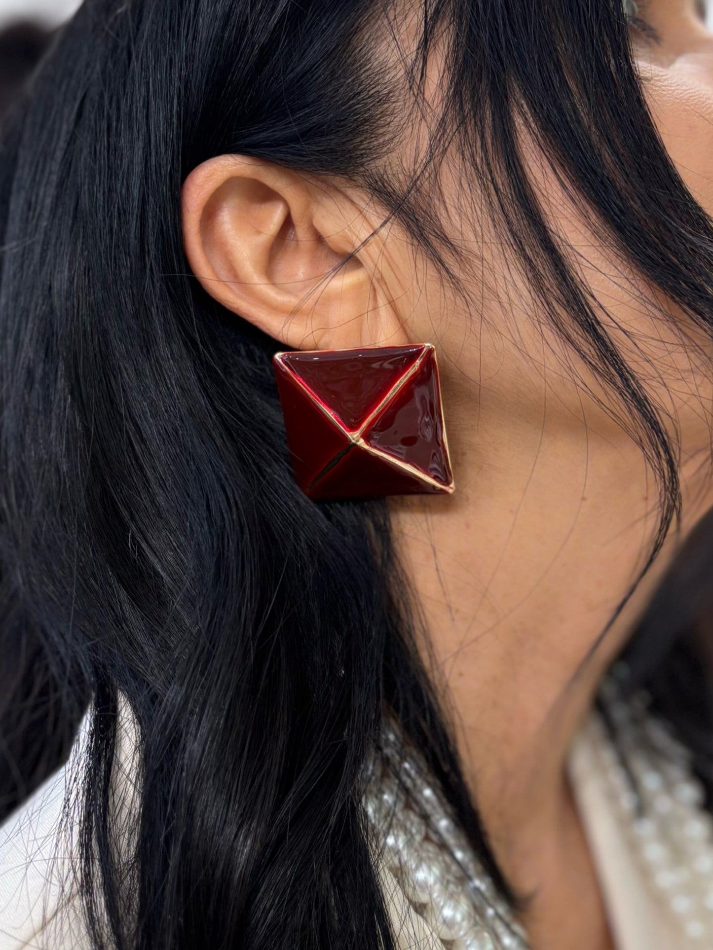 Orecchini cubo smaltati burgundy