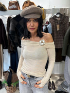 Top elasticizzato con spalle scese e manica a guanto