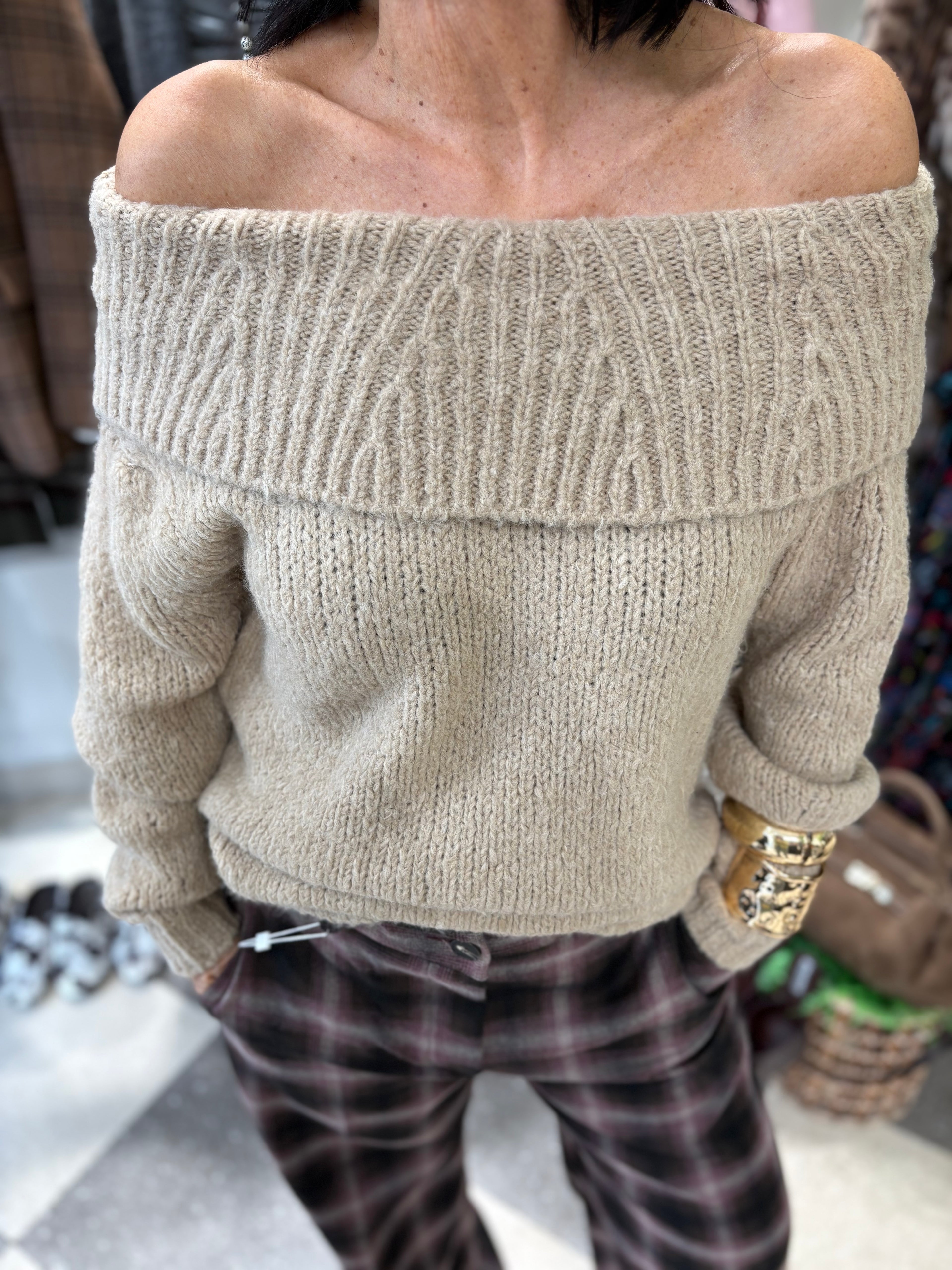 Motel maglione spalle scese