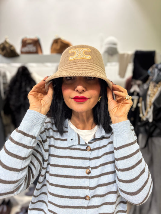 Cappellino in cashmere e viscosa